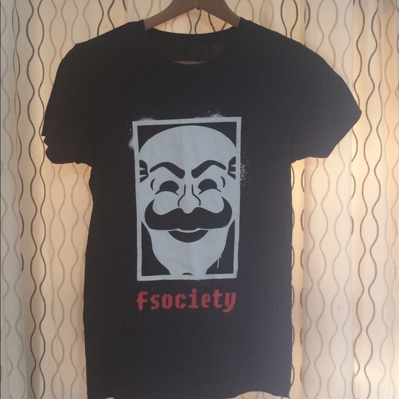 🎭MR. ROBOT TOP - Picture 1 of 2